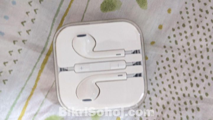 Apple earphone